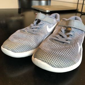 Boys Nike Flex sneakers